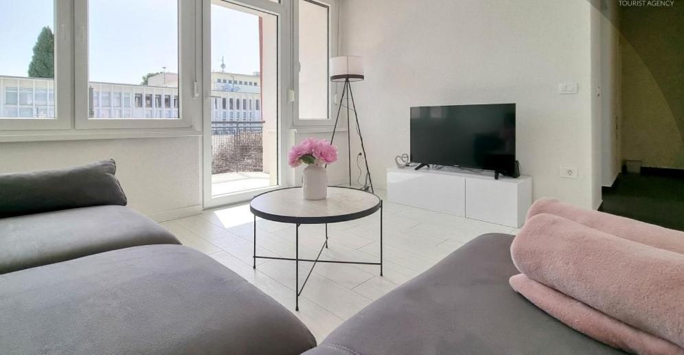 אומאג Bella Apartment מראה חיצוני תמונה